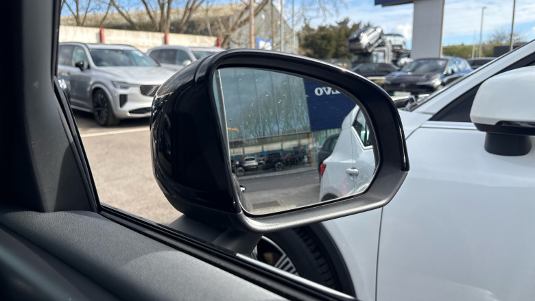 Volvo Xc40 2.0 B4P R DESIGN Pro 5dr Auto [7 speed] Petrol Estate